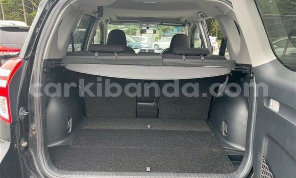 Acheter Import Voiture Toyota RAV4 Noir à Kampala, Ouganda Acheter Import Voiture Toyota RAV4 Noir à Kampala, Ouganda