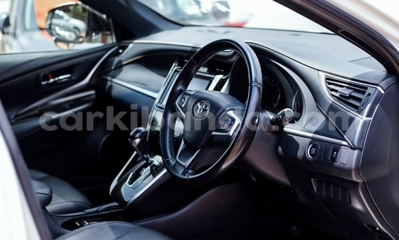 Buy Used Toyota Harrier White Car in Kampala in Uganda Buy Used Toyota Harrier White Car in Kampala in Uganda