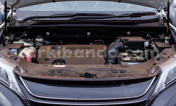 Buy Used Toyota Harrier White Car in Kampala in Uganda Buy Used Toyota Harrier White Car in Kampala in Uganda