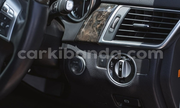 Gura Yakoze Mercedes‒Benz ML–Class White Imodoka i Kampala mu Uganda Gura Yakoze Mercedes‒Benz ML–Class White Imodoka i Kampala mu Uganda