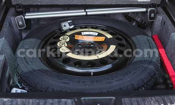 Gura Yakoze Mercedes‒Benz ML–Class White Imodoka i Kampala mu Uganda Gura Yakoze Mercedes‒Benz ML–Class White Imodoka i Kampala mu Uganda