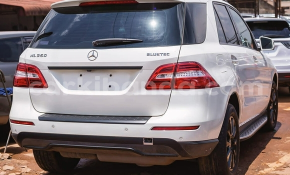 Gura Yakoze Mercedes‒Benz ML–Class White Imodoka i Kampala mu Uganda Gura Yakoze Mercedes‒Benz ML–Class White Imodoka i Kampala mu Uganda