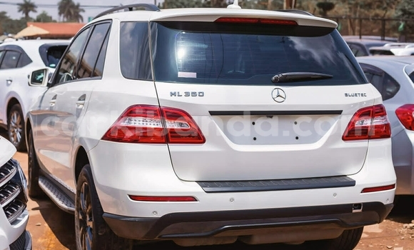 Gura Yakoze Mercedes‒Benz ML–Class White Imodoka i Kampala mu Uganda Gura Yakoze Mercedes‒Benz ML–Class White Imodoka i Kampala mu Uganda