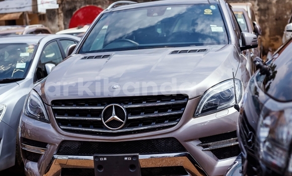 Buy Used Mercedes‒Benz ML–Class Beige Car in Kampala in Uganda