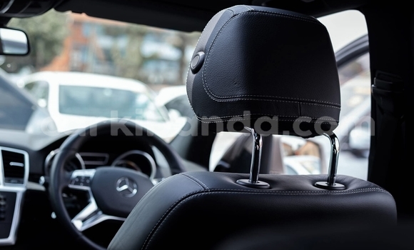 Gura Yakoze Mercedes‒Benz ML–Class Beige Imodoka i Kampala mu Uganda Gura Yakoze Mercedes‒Benz ML–Class Beige Imodoka i Kampala mu Uganda
