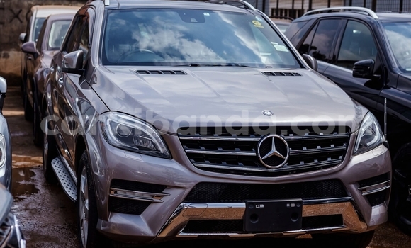 Gura Yakoze Mercedes‒Benz ML–Class Beige Imodoka i Kampala mu Uganda Gura Yakoze Mercedes‒Benz ML–Class Beige Imodoka i Kampala mu Uganda