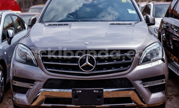 Gura Yakoze Mercedes‒Benz ML–Class Beige Imodoka i Kampala mu Uganda Gura Yakoze Mercedes‒Benz ML–Class Beige Imodoka i Kampala mu Uganda