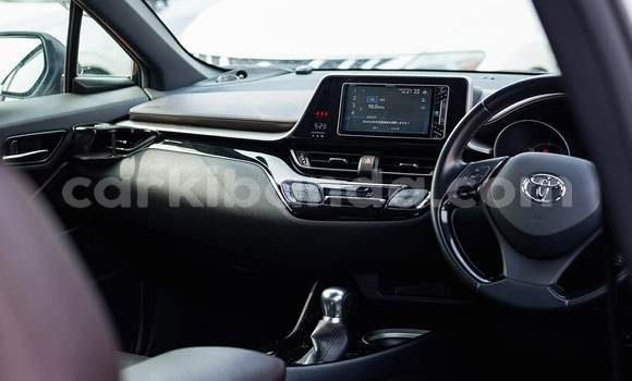 Gura Yakoze Toyota C-HR White Imodoka i Kampala mu Uganda Gura Yakoze Toyota C-HR White Imodoka i Kampala mu Uganda