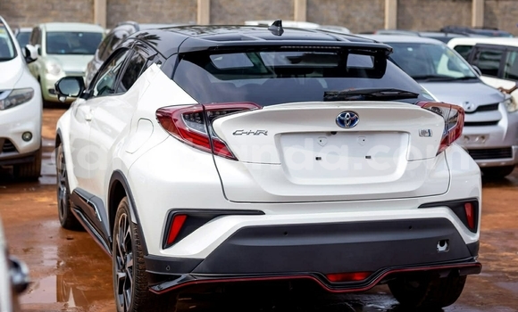 Gura Yakoze Toyota C-HR White Imodoka i Kampala mu Uganda Gura Yakoze Toyota C-HR White Imodoka i Kampala mu Uganda