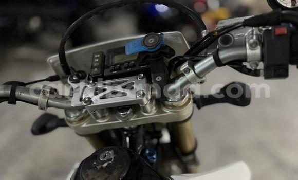 Buy Used Suzuki DR-Z White Bike in Kampala in Uganda Buy Used Suzuki DR-Z White Bike in Kampala in Uganda