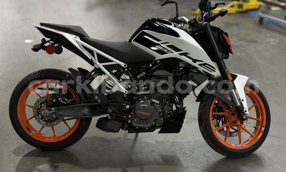 Buy Used KTM Duke White Bike in Kampala in Uganda