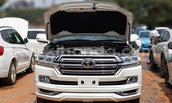 Buy Used Toyota Land Cruiser White Car in Kampala in Uganda Buy Used Toyota Land Cruiser White Car in Kampala in Uganda