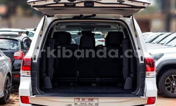 Buy Used Toyota Land Cruiser White Car in Kampala in Uganda Buy Used Toyota Land Cruiser White Car in Kampala in Uganda