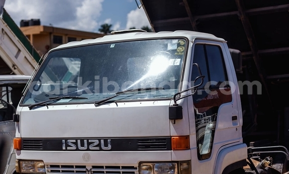 Buy Used Isuzu Bighorn White Truck in Kampala in Uganda