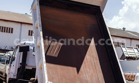 Buy Used Isuzu Bighorn White Truck in Kampala in Uganda Buy Used Isuzu Bighorn White Truck in Kampala in Uganda