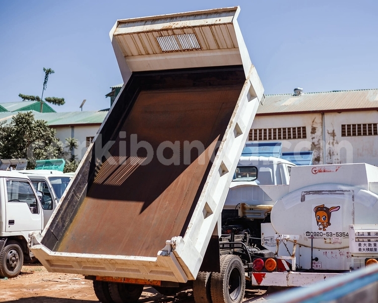 Big with watermark isuzu bighorn uganda kampala 26177