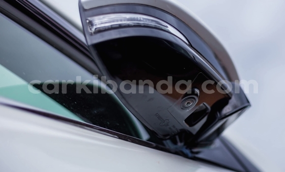 Buy Used Toyota Harrier White Car in Kampala in Uganda Buy Used Toyota Harrier White Car in Kampala in Uganda