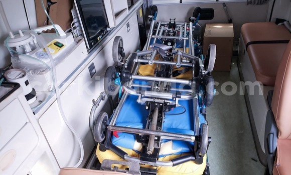 Gura Yakoze Toyota Hiace White Imodoka i Kampala mu Uganda Gura Yakoze Toyota Hiace White Imodoka i Kampala mu Uganda