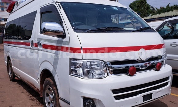 Gura Yakoze Toyota Hiace White Imodoka i Kampala mu Uganda Gura Yakoze Toyota Hiace White Imodoka i Kampala mu Uganda