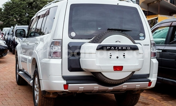Buy Used Mitsubishi Pajero White Car in Kampala in Uganda Buy Used Mitsubishi Pajero White Car in Kampala in Uganda