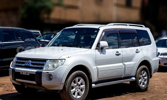 Buy Used Mitsubishi Pajero White Car in Kampala in Uganda