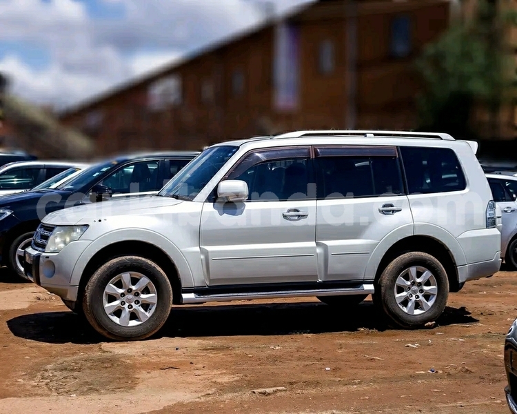 Big with watermark mitsubishi pajero uganda kampala 26198