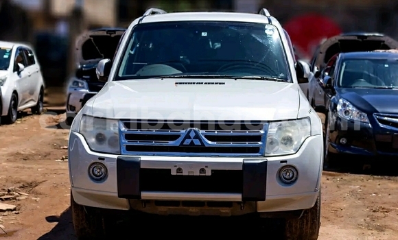 Buy Used Mitsubishi Pajero White Car in Kampala in Uganda Buy Used Mitsubishi Pajero White Car in Kampala in Uganda