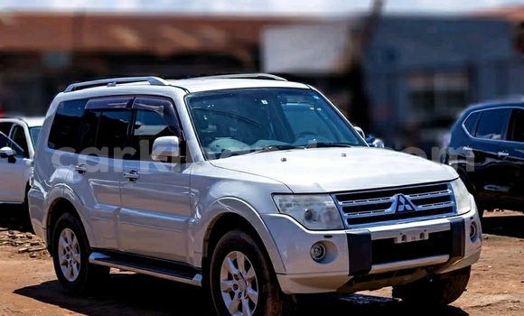 Buy Used Mitsubishi Pajero White Car in Kampala in Uganda Buy Used Mitsubishi Pajero White Car in Kampala in Uganda