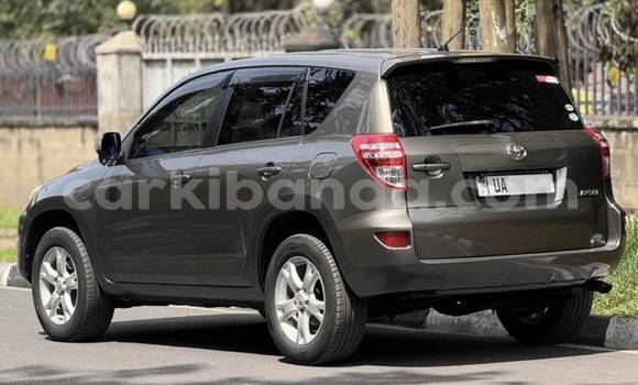 Gura Nshya Toyota RAV4 Other Imodoka i Kampala mu Uganda
