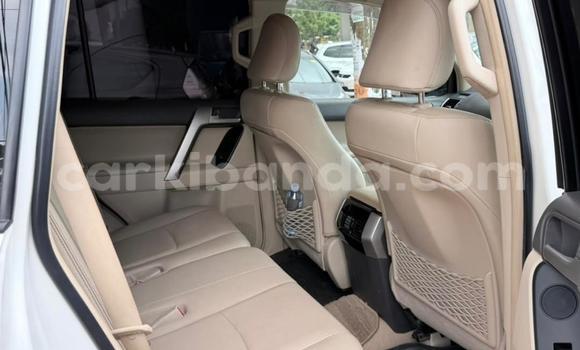 Gura Yakoze Toyota Land Cruiser Prado White Imodoka i Kampala mu Uganda Gura Yakoze Toyota Land Cruiser Prado White Imodoka i Kampala mu Uganda