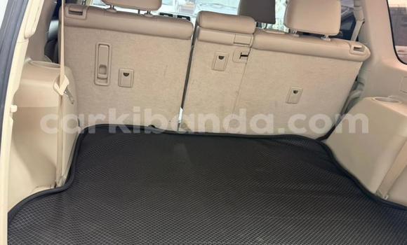 Gura Yakoze Toyota Land Cruiser Prado White Imodoka i Kampala mu Uganda Gura Yakoze Toyota Land Cruiser Prado White Imodoka i Kampala mu Uganda