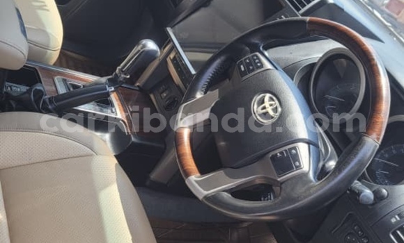 Gura Nshya Toyota Land Cruiser White Imodoka i Kampala mu Uganda Gura Nshya Toyota Land Cruiser White Imodoka i Kampala mu Uganda