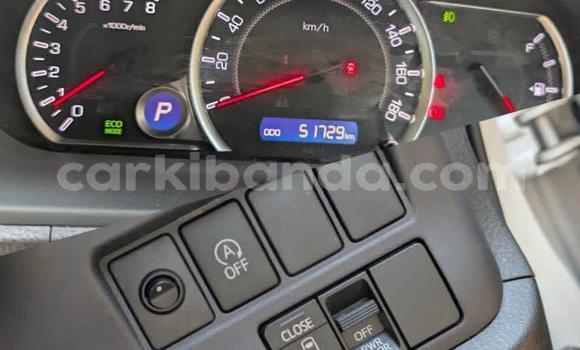Gura Nshya Toyota Noah White Imodoka i Kampala mu Uganda Gura Nshya Toyota Noah White Imodoka i Kampala mu Uganda