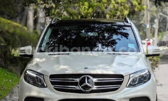 Nunua Mpya Mercedes‒Benz GLE Nyeupe Gari ndani ya Kampala nchini Uganda Nunua Mpya Mercedes‒Benz GLE Nyeupe Gari ndani ya Kampala nchini Uganda