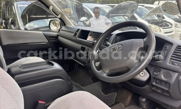 Gura Nshya Toyota Hiace White Imodoka i Kampala mu Uganda Gura Nshya Toyota Hiace White Imodoka i Kampala mu Uganda