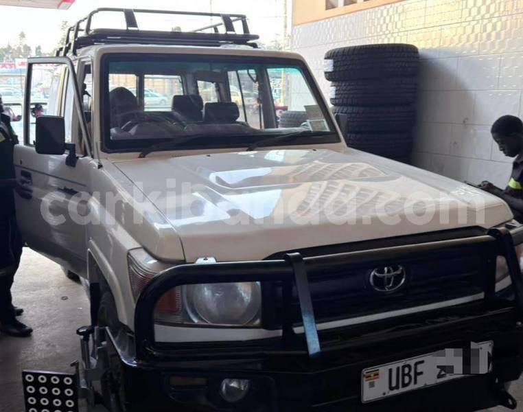 Big with watermark toyota land cruiser uganda kampala 26215