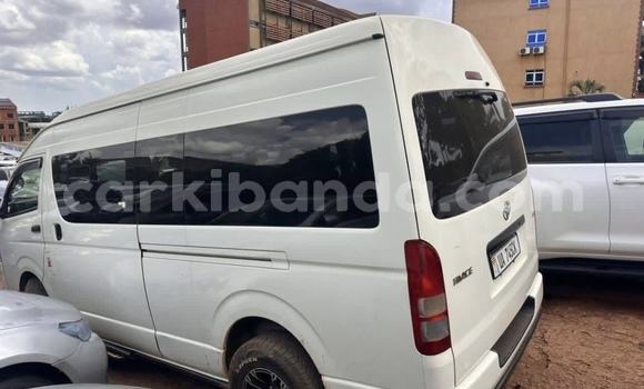 Gura Nshya Toyota Hiace White Imodoka i Kampala mu Uganda Gura Nshya Toyota Hiace White Imodoka i Kampala mu Uganda