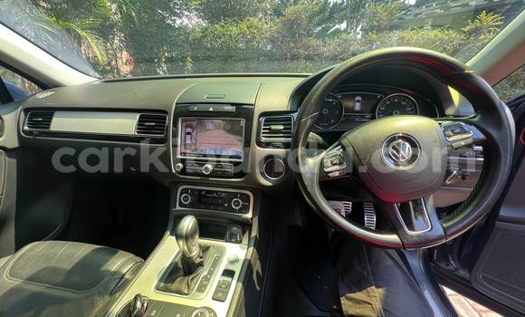 Nunua Mpya Volkswagen Touareg Nyeusi Gari ndani ya Kampala nchini Uganda Nunua Mpya Volkswagen Touareg Nyeusi Gari ndani ya Kampala nchini Uganda