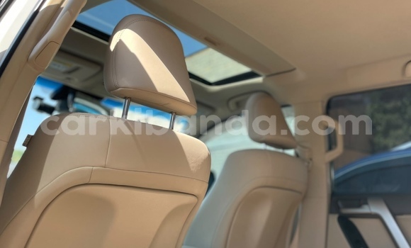 Gura Nshya Toyota Land Cruiser White Imodoka i Kampala mu Uganda Gura Nshya Toyota Land Cruiser White Imodoka i Kampala mu Uganda