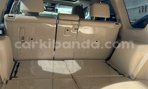 Gura Nshya Toyota Land Cruiser White Imodoka i Kampala mu Uganda Gura Nshya Toyota Land Cruiser White Imodoka i Kampala mu Uganda