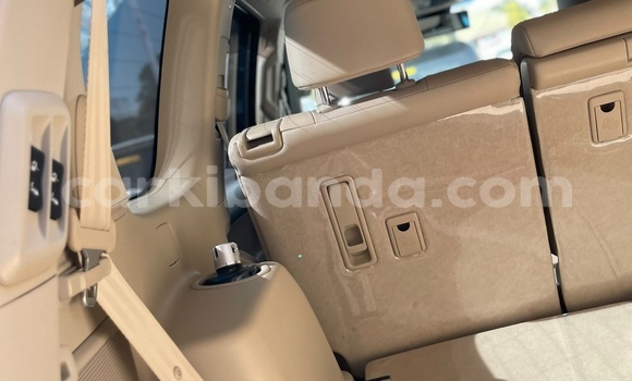 Gura Nshya Toyota Land Cruiser White Imodoka i Kampala mu Uganda Gura Nshya Toyota Land Cruiser White Imodoka i Kampala mu Uganda