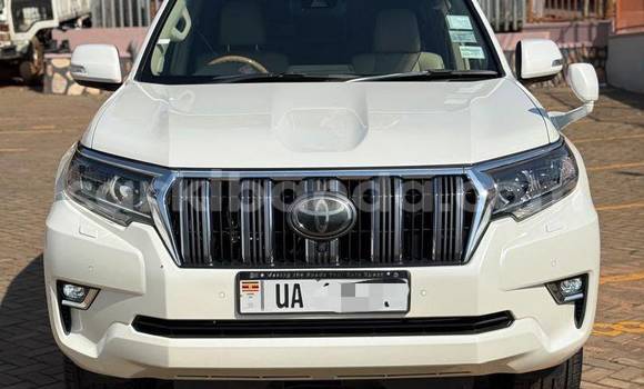 Gura Nshya Toyota Land Cruiser White Imodoka i Kampala mu Uganda Gura Nshya Toyota Land Cruiser White Imodoka i Kampala mu Uganda