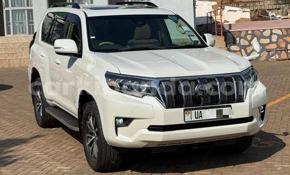 Gura Nshya Toyota Land Cruiser White Imodoka i Kampala mu Uganda Gura Nshya Toyota Land Cruiser White Imodoka i Kampala mu Uganda