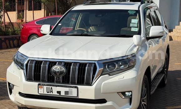 Gura Nshya Toyota Land Cruiser White Imodoka i Kampala mu Uganda Gura Nshya Toyota Land Cruiser White Imodoka i Kampala mu Uganda