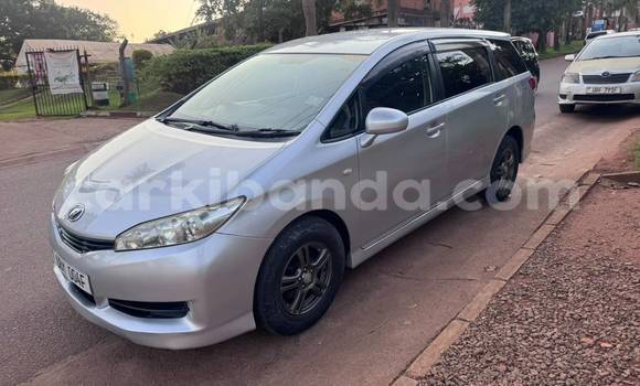 Gura Yakoze Toyota Wish Silver Imodoka i Kampala mu Uganda Gura Yakoze Toyota Wish Silver Imodoka i Kampala mu Uganda