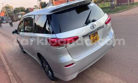 Gura Yakoze Toyota Wish Silver Imodoka i Kampala mu Uganda Gura Yakoze Toyota Wish Silver Imodoka i Kampala mu Uganda
