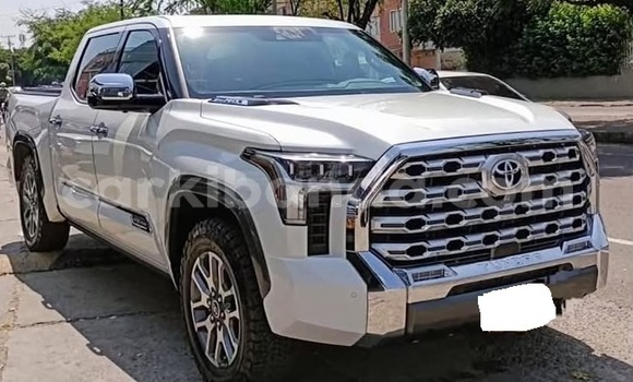 Buy Used Toyota Tundra White Car in Kampala in Uganda