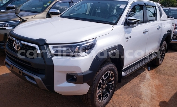 Buy Used Toyota Hiluxe Revo White Car in Kampala in Uganda Buy Used Toyota Hiluxe Revo White Car in Kampala in Uganda