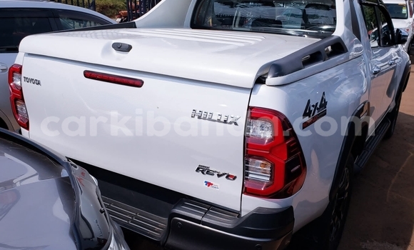 Buy Used Toyota Hiluxe Revo White Car in Kampala in Uganda Buy Used Toyota Hiluxe Revo White Car in Kampala in Uganda