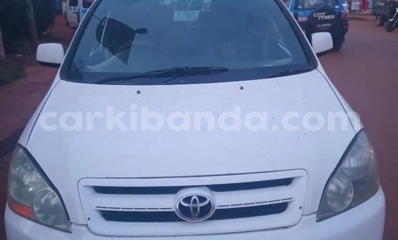 Gura Yakoze Toyota Probox White Imodoka i Kampala mu Uganda
